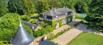 Le Domaine Des Ormeaux, 2 houses with large heated swimming pool and 4 ha park.