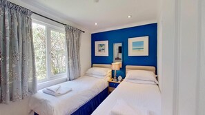 2 bedrooms, iron/ironing board, Internet, bed sheets