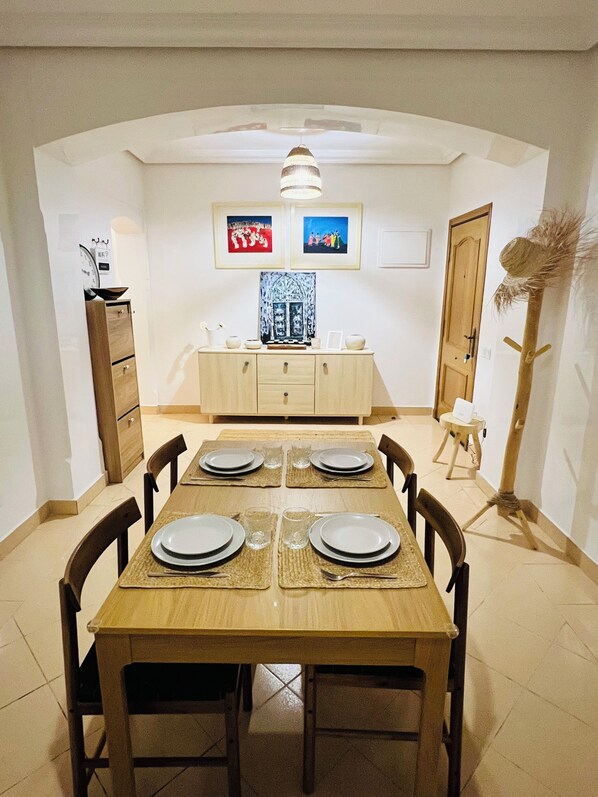 Dining - Cosy Family Apartment (Marrakech)