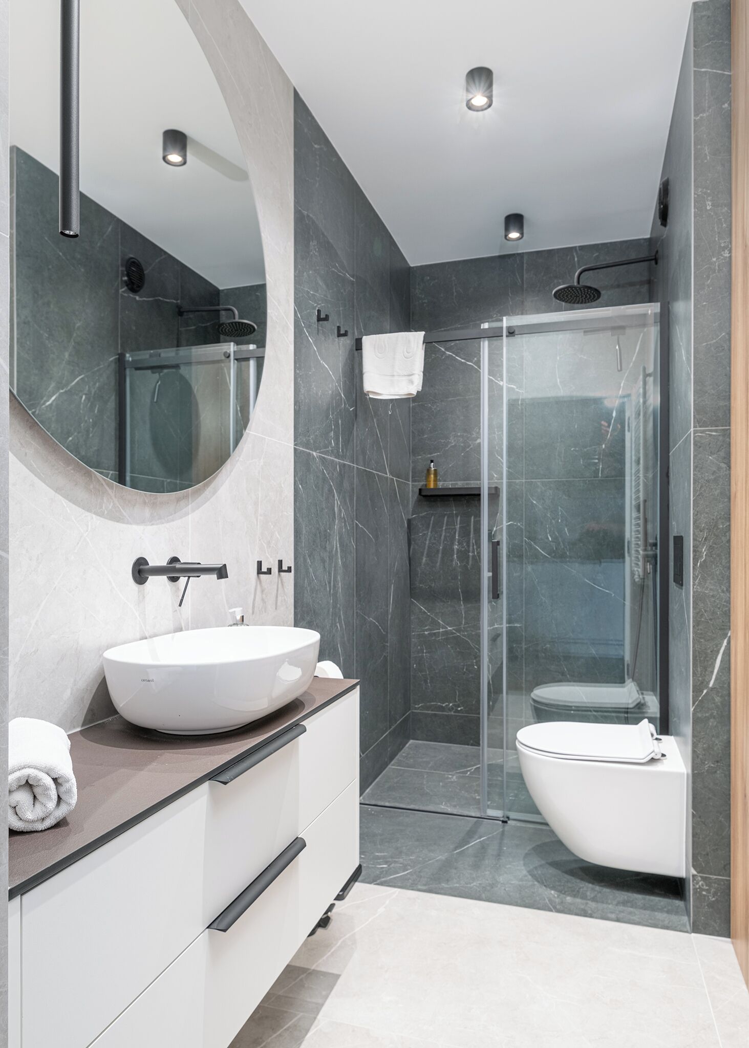 City Apartment | Bathroom