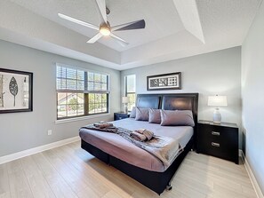 4 chambres, fer et planche à repasser, lit parapluie, Wi-Fi