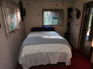 1 bedroom, bed sheets