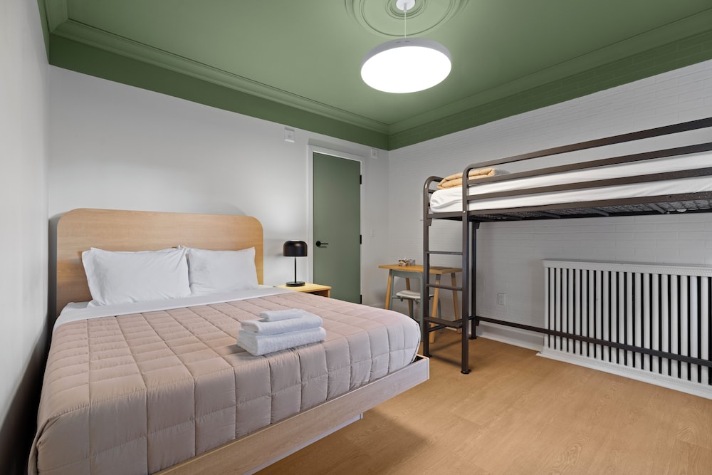 HI Halifax Heritage House by null