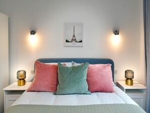 3 slaapkamers, een strijkplank/strijkijzer, gratis wifi, beddengoed