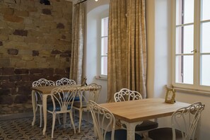 Daily full breakfast for a fee - Boutique-Hotel im Sternenhof (Großkarlbach)