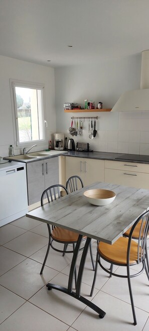 Private kitchen - Maison 2 à8 personnes, calme ;à 400 m de la plage et à 200 m du golf (pleneuf val andre)
