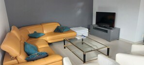 Living area - Maison 2 à8 personnes, calme ;à 400 m de la plage et à 200 m du golf (pleneuf val andre)