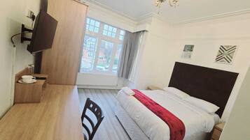 Bàn, khu vực làm việc phù hợp cho laptop