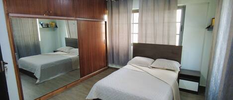 1 chambre, bureau, fer et planche à repasser, Wi-Fi gratuit