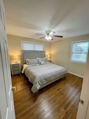 4 bedrooms, iron/ironing board, WiFi, bed sheets