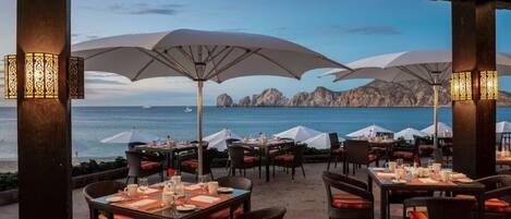 屋外ダイニングエリア