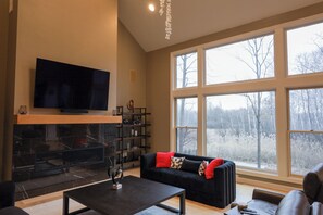 Smart TV, fireplace