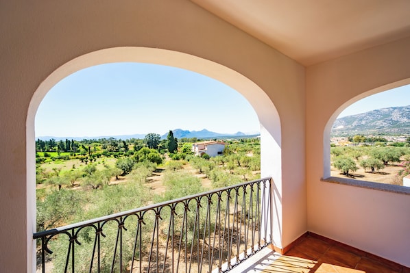 Comfort Apartment, Balcony, Courtyard View | Terrace/patio
