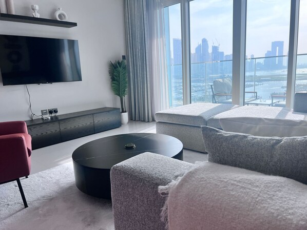 Luxury Apartment, Beach View | Living area - 2 Bedroom Flat Beachfront Palm Jumeirah (Dubai)