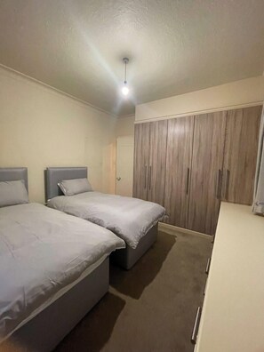Ferienhaus | 2 Schlafzimmer, kostenloses WLAN, Bettwäsche