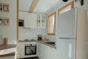 Kühlschrank, Mikrowelle, Ofen, Herdplatte