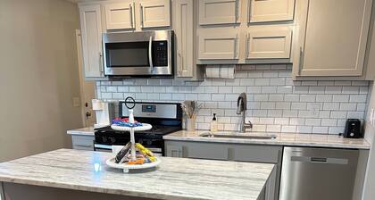 Charming 3-bedroom mid century modern house in peaceful setting