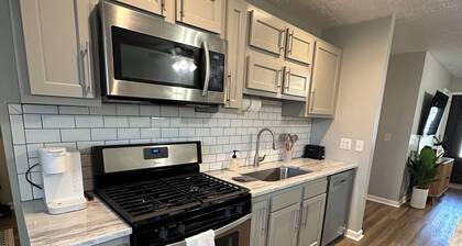 Charming 3-bedroom mid century modern house in peaceful setting