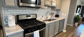 Charming 3-bedroom mid century modern house in peaceful setting