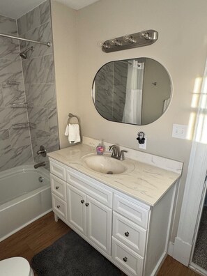 Shower, hair dryer, towels, soap - Love the Cov- Spacious 4-bedroom house in charming Covington with WiFi, AC (Covington)