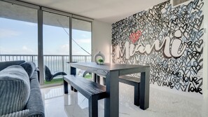 3 quartos, cortinas blackout, ferros/tábuas de passar roupa