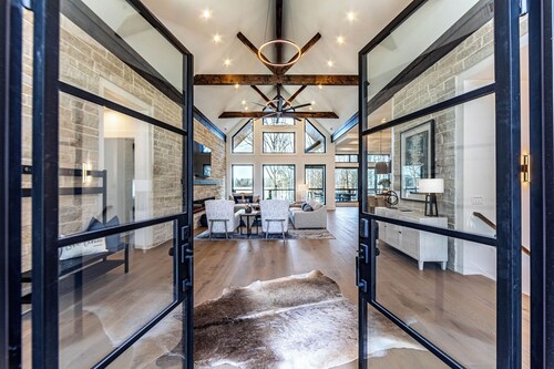 Masters Week Luxury 5BR Lakefront home w/ Top Amenities! Sleeps 14