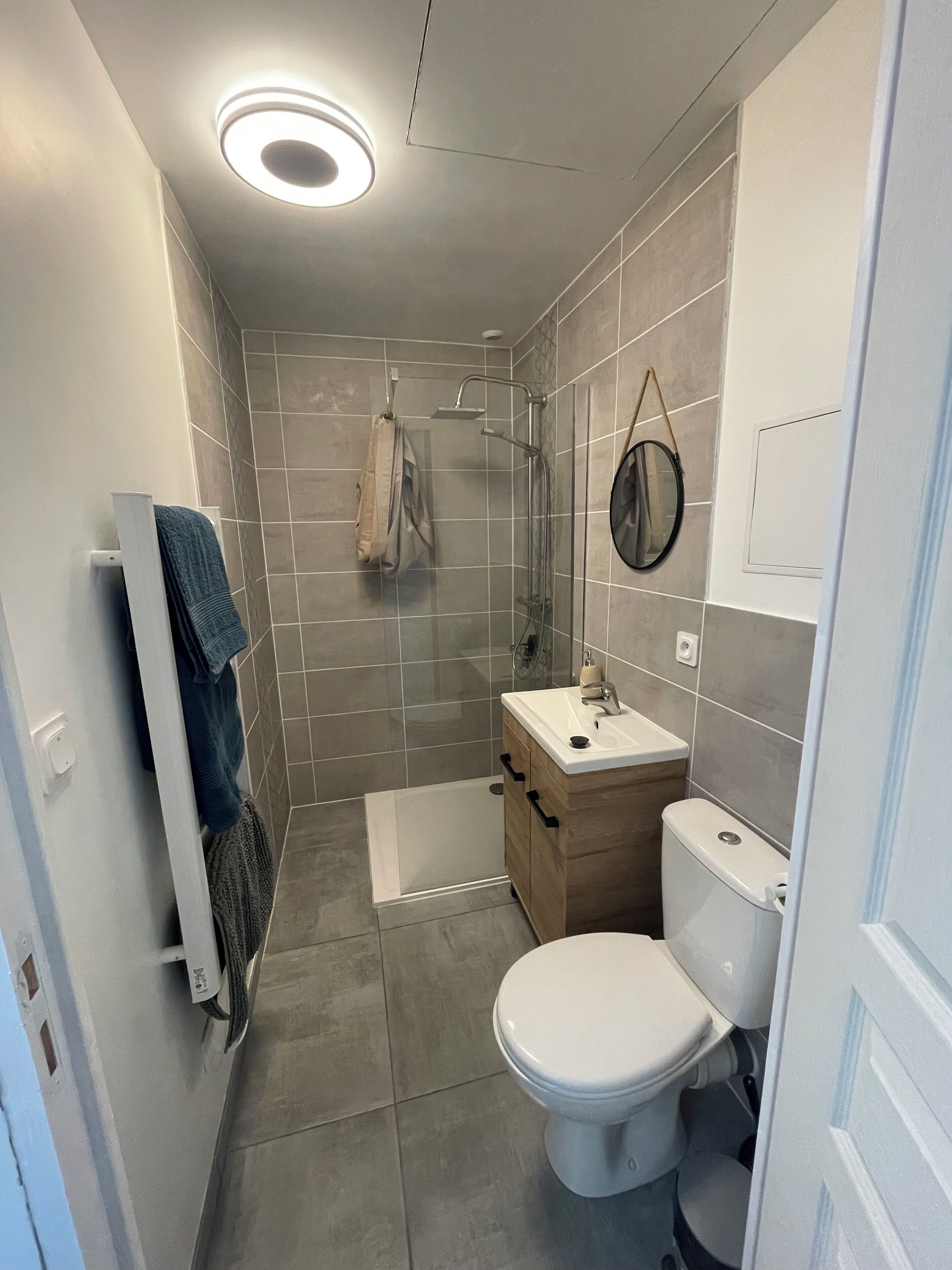 Håndklær, såpe og toalettpapir