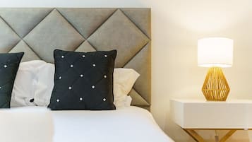 2 bedrooms, desk, iron/ironing board, Internet