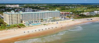 Charming 2-bedroom resort in delightful Ormond Beach with AC.