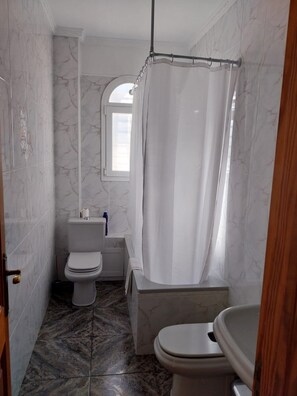 Hair dryer, bidet, towels, toilet paper - T3 APARTMENT HISTORIC CENTER SEA VIEW SALOBRENA GRANADA (Salobreña)