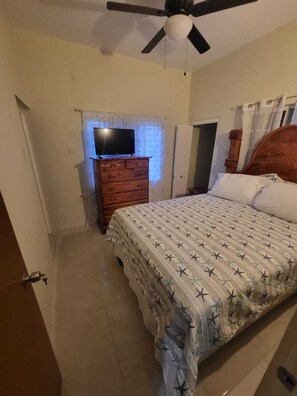 3 bedrooms, iron/ironing board, WiFi, bed sheets