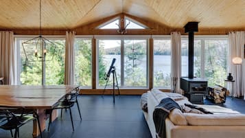 Télévision, cheminée