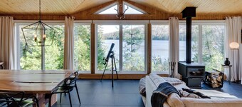 Repère tranquille au bord du lac