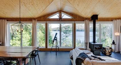 Repère tranquille au bord du lac