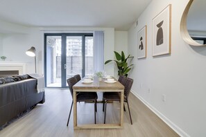 อพาร์ทเมนท์, วิวเมือง | บริการอาหารในห้องพัก