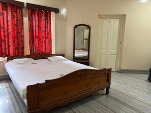 Tweepersoonskamer, balkon, uitzicht op de stad | Gratis wifi