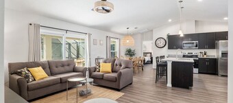 Villa Bennett: NEW 4-bedroom with pool & spa