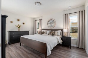 4 chambres, fer et planche à repasser, Wi-Fi, draps fournis