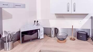 Wasserkocher mit Kaffee-/Teezubehör