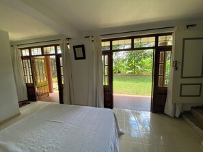 2 bedrooms, iron/ironing board, WiFi, bed sheets - Cup of Tea & Clear Skies - A cozy home 10 minutes from Kandy City center. (Kandy)