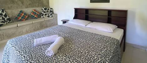 2 bedrooms, iron/ironing board, WiFi, bed sheets