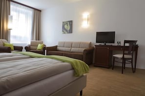 Chambre Double Confort | Coffres-forts dans les chambres, bureau