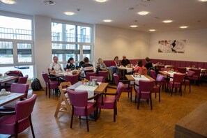 Desayuno buffet todos los días (con cargo)