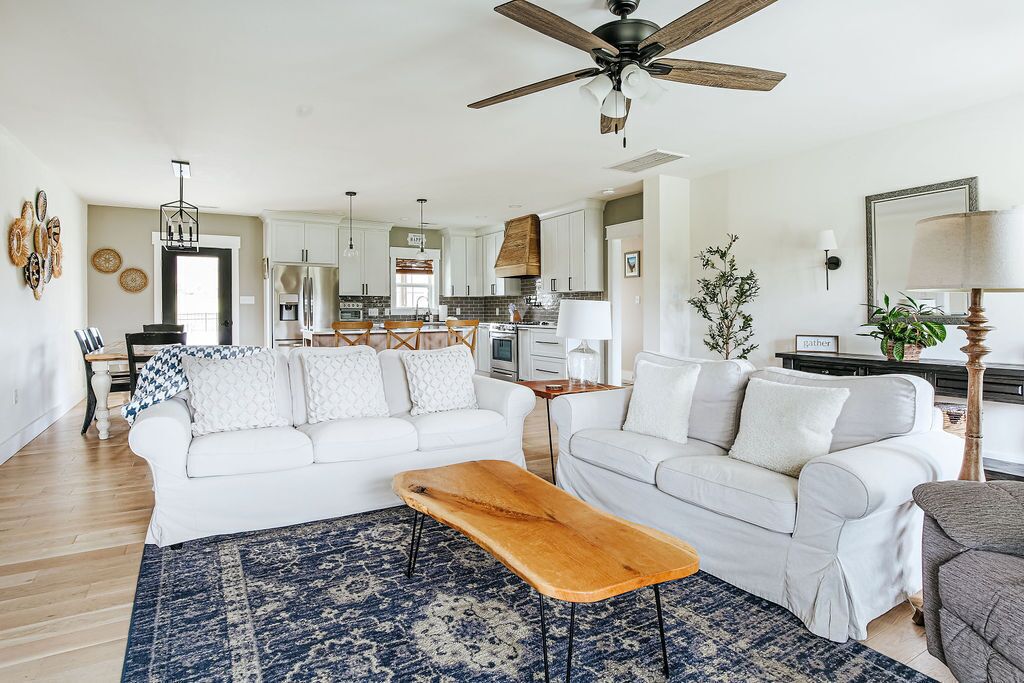 Televisión y chimenea 