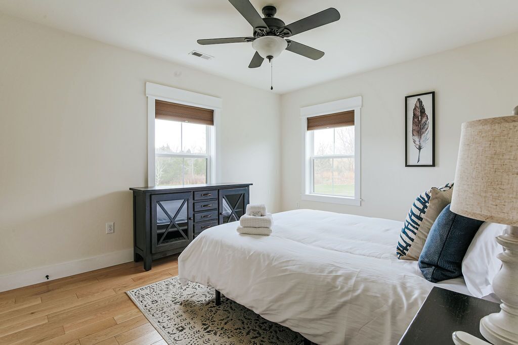 3 bedrooms, WiFi (free), bed sheets