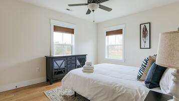 3 bedrooms, WiFi (free), bed sheets