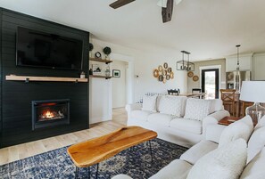 TV, fireplace