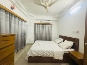 2 bedrooms, desk, free WiFi