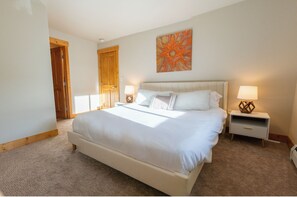 3 室のベッドルーム、アイロン / アイロン台、WiFi、ベッドシーツ