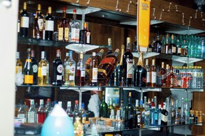 Bar (trong khuôn viên)